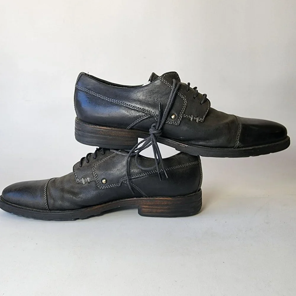 Clarks men Oxfords Size 9